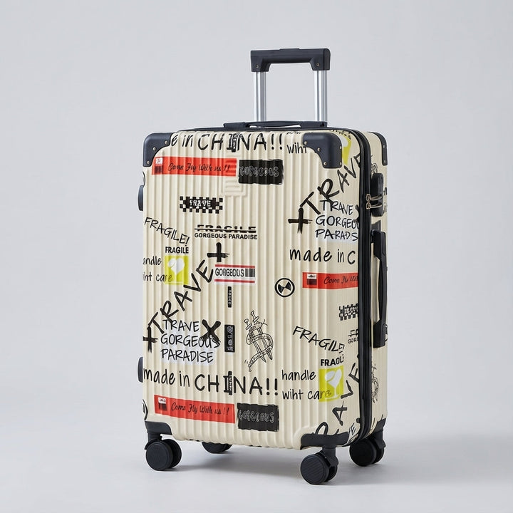 Trendy harde reiskoffer UrbanVoy met dynamische print, jouw unieke bagage voor stijlvolle vakanties.