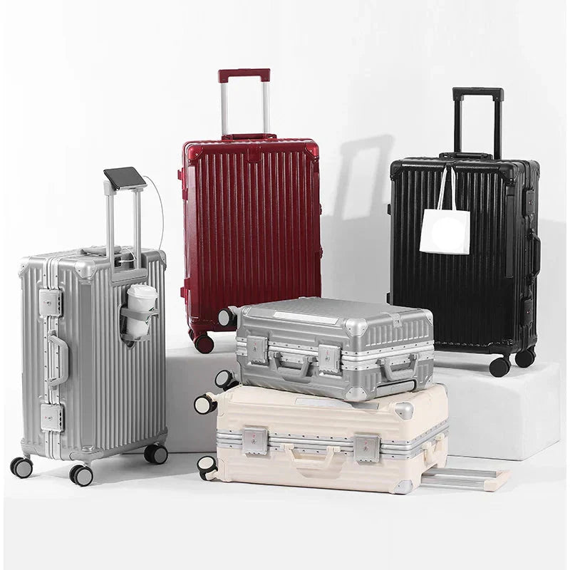 Harde reiskoffer Tallinn met robuust aluminium frame en 360° spinnerwielen voor zorgeloos reizen.