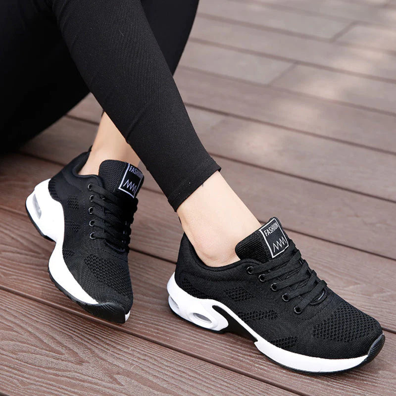 Heidi damesschoenen, ergonomisch, orthopedisch design, in zwart; biedt comfort en pijnverlichting voor dames.