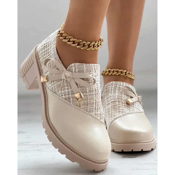 Heidi kanten pumps, elegante schoenen met fijne kantdetails, ideaal voor speciale gelegenheden; vooraanzicht
