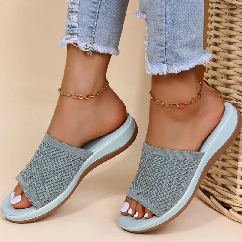Lichtblauwe Ronja Dameslippers Sandalen, stijlvol en ademend mesh-ontwerp, ideaal voor zomeroutfits.