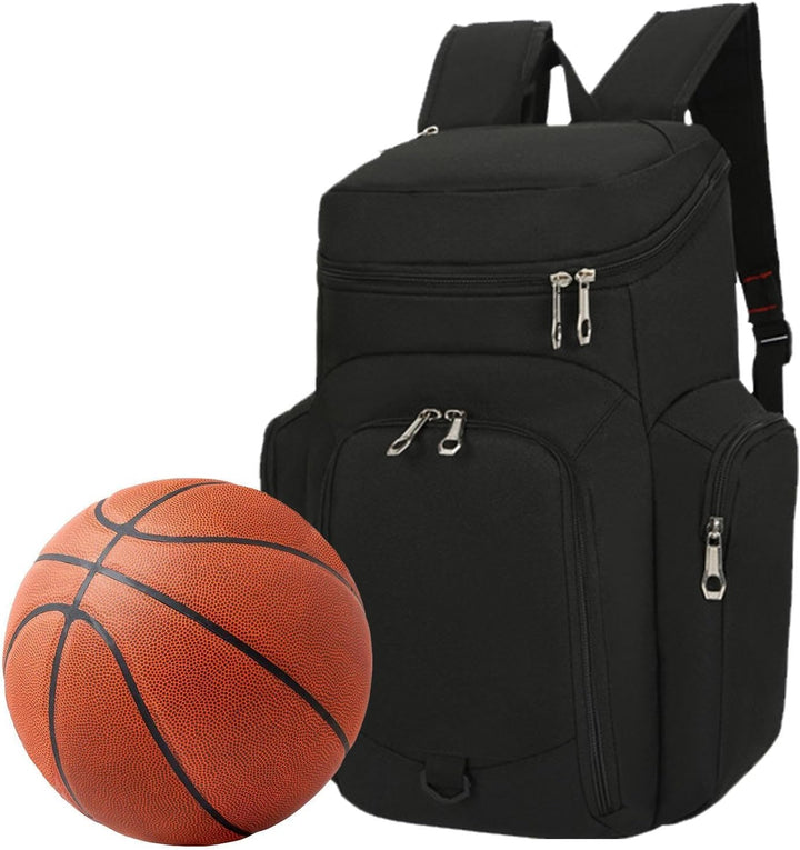 Man draagt Draycor 30L basketbal rugzak. Comfortabele heren sporttas met waterdichte bodem en ruime opbergruimte.
