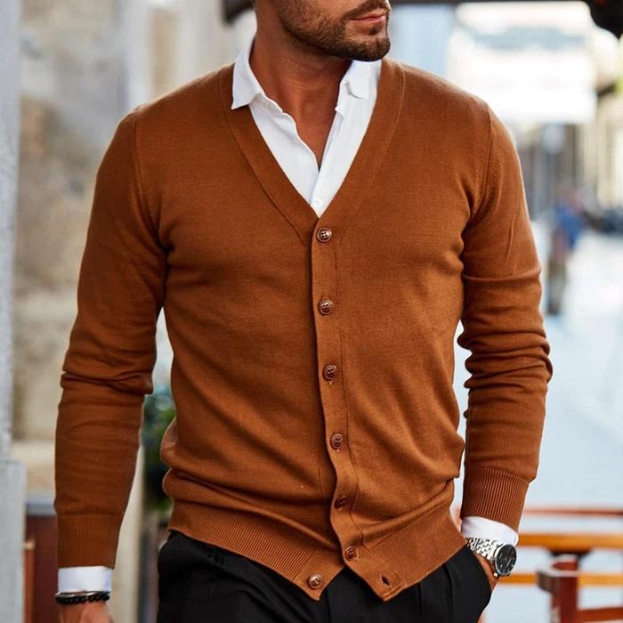 Man draagt een stijlvol heren Brentons vest, ideaal voor elke gelegenheid, van casual tot zakelijk.