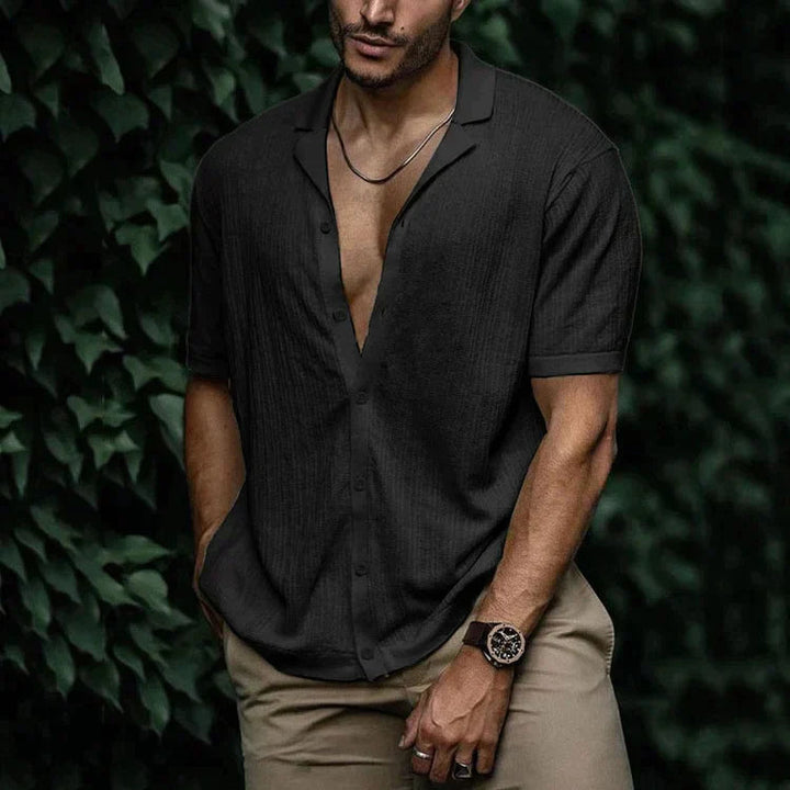 Comfortabel heren camp collar shirt met korte mouwen. Ademend en relaxte pasvorm, perfect als casual zomer overhemd.