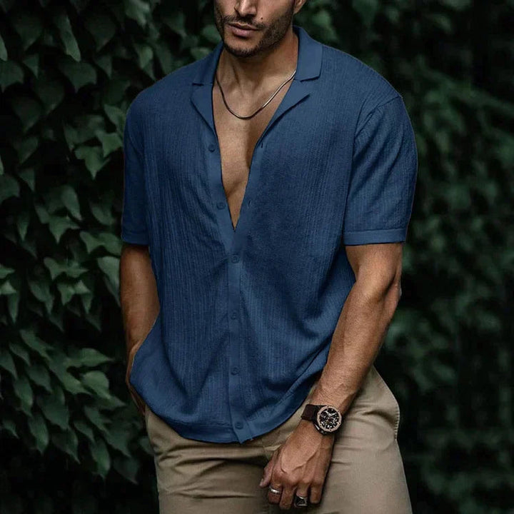 Heren shirt met korte mouwen en trendy camp collar. Comfortabel en ademend, ideaal als casual hemd voor mannen.