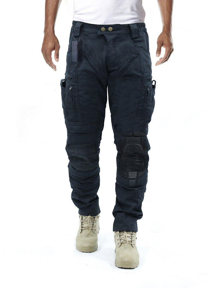 Close-up van de geïntegreerde kniebescherming op deze duurzame heren werkbroek.