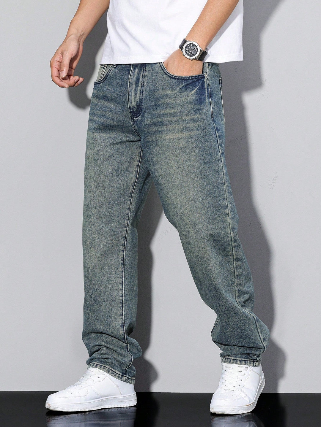 Heren casual jeans in effen grijs, modieus en comfortabel voor een relaxte stijl.
