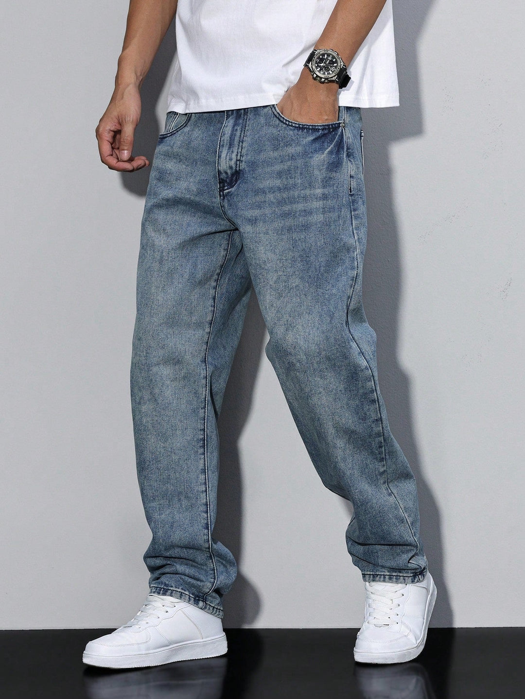 Comfortabele heren jeans in effen grijs, ideaal voor een relaxte, modieuze look.