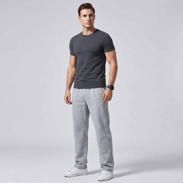 Heren comfortabele joggingbroek met trekkoord en wijde pijpen, ideaal voor sport of ontspanning.