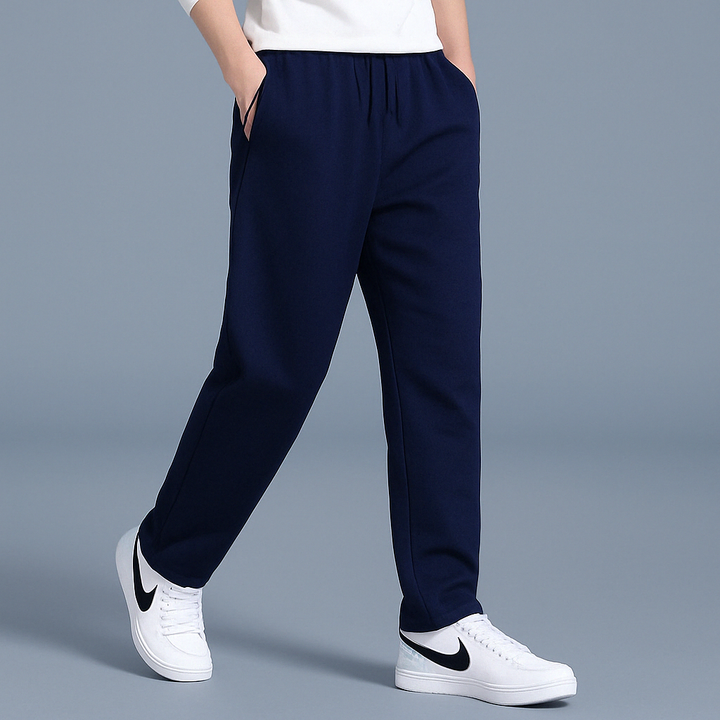 Sportieve heren joggingbroek met trekkoord en wijde pijpen. Ademende stof, ideaal voor actieve levensstijl.