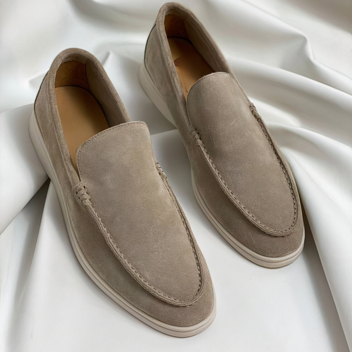 Donkerblauwe elegante heren instappers, perfecte zakelijke schoenen met comfortabel slip-on gemak.