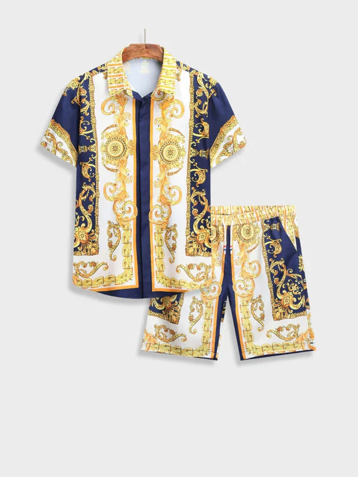 Comfortabele heren zomer outfit met luxe barokprint, ideaal voor warme dagen en casual look.