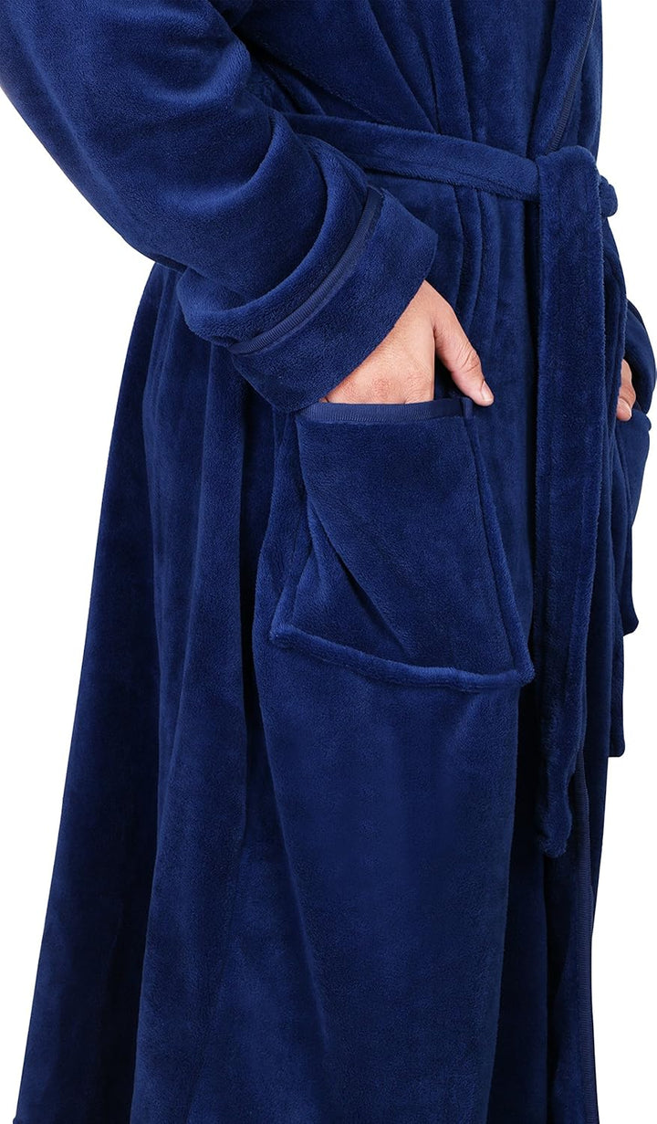 Grijze heren fleece badjas met capuchon, zacht en warm voor de ochtend.