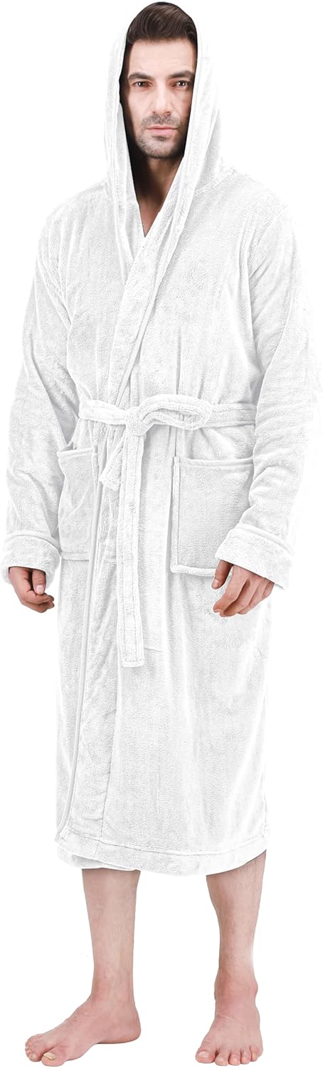 Zachte fleece heren badjas met capuchon en praktische zakken.