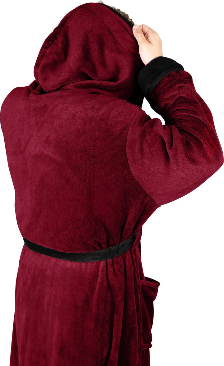 Comfortabele heren fleece badjas met capuchon, ideaal als warme ochtendjas.