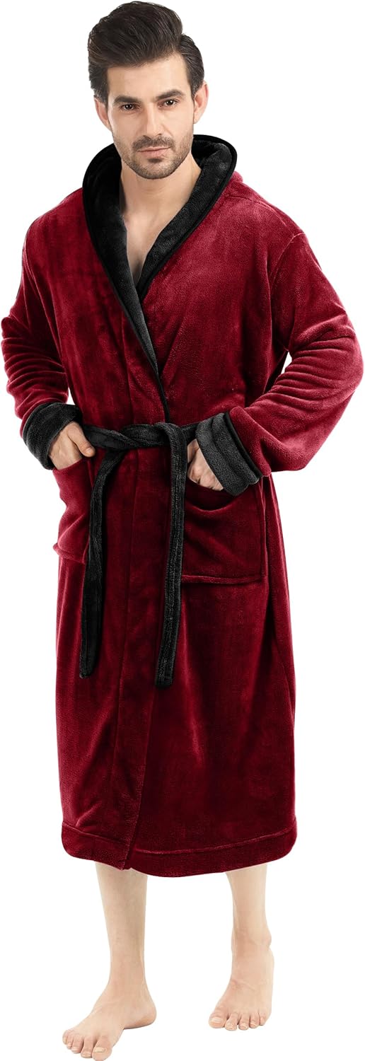 Zachte heren badjas van fleece met capuchon, perfect voor relaxen.