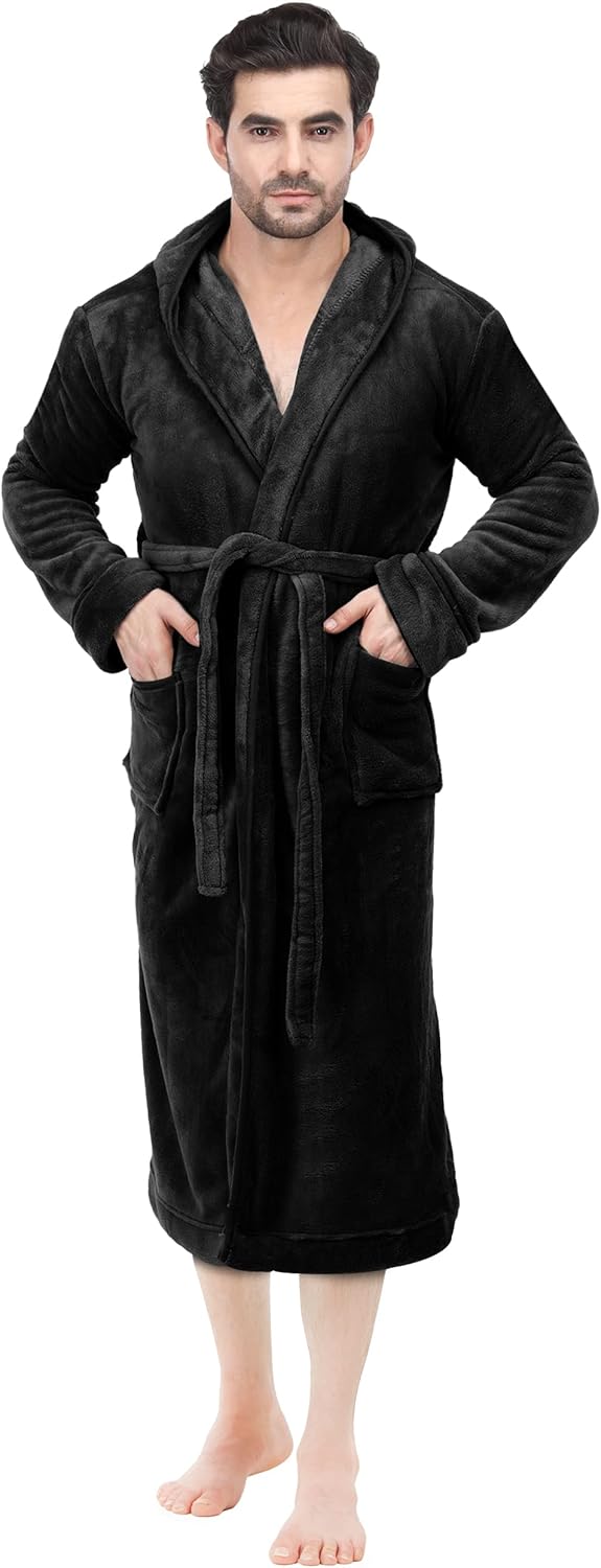 Zachte fleece heren badjas met capuchon, perfect voor thuis en op reis.