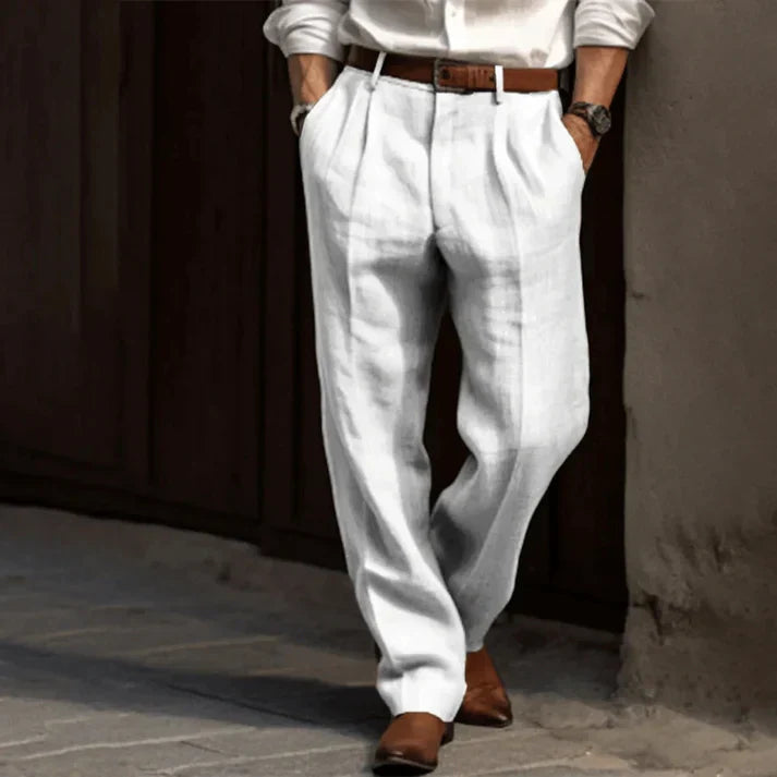 Moderne heren geplooide broek, comfortabele relaxte pasvorm in wit; ideaal voor semi-formele en casual outfits.