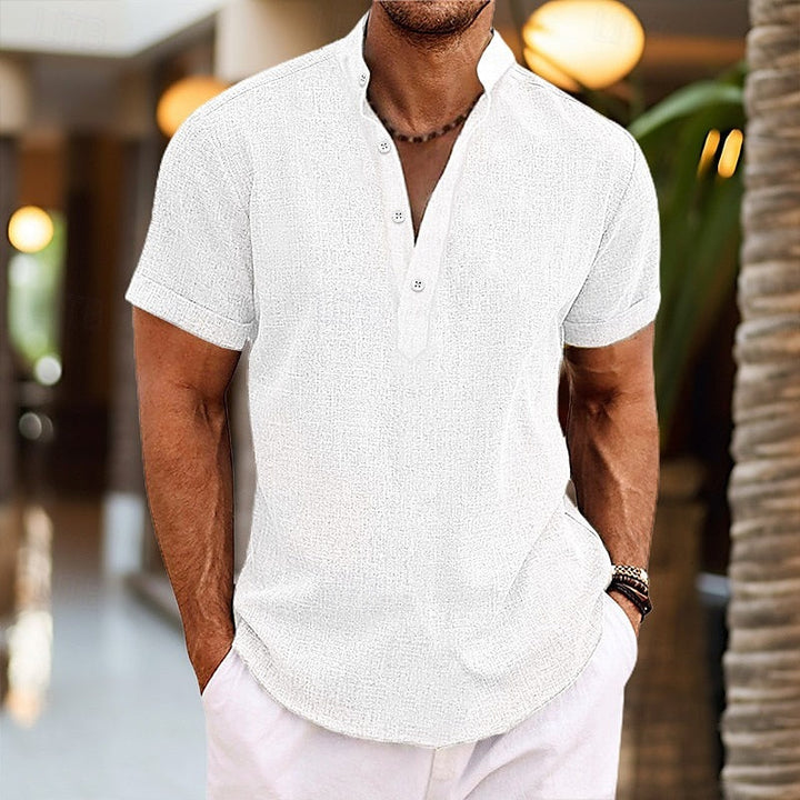 Casual heren Henley shirt met korte mouw, perfect voor vrije tijd en dagelijks comfort. Relaxte pasvorm.