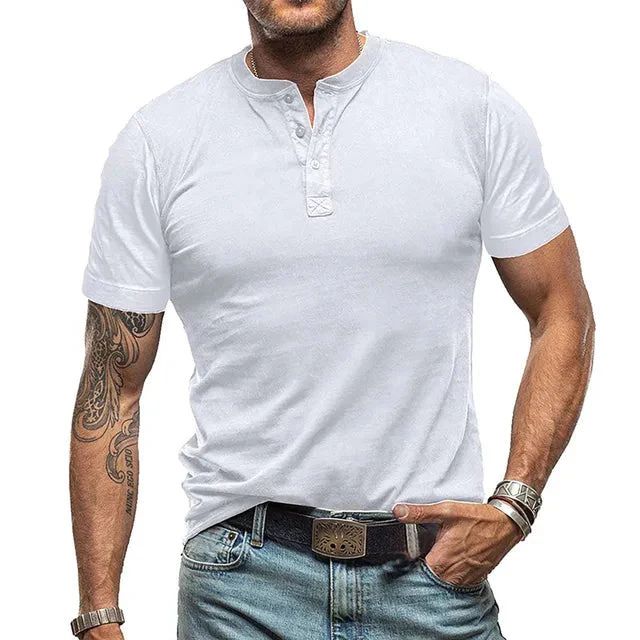 Chique heren Henley T-shirt, veelzijdig en comfortabel, ideaal voor stijlvolle zomeravonden.