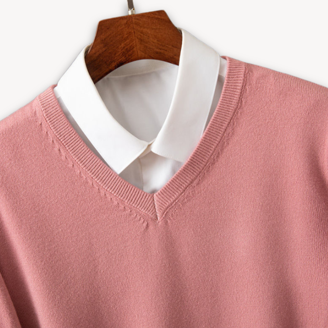 Ademende heren V-hals trui van de fijnste kasjmier, ideaal voor een luxe en comfortabele ervaring.