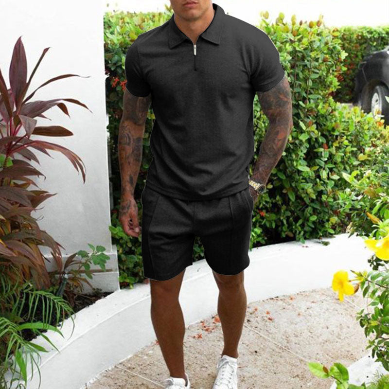 Stijlvolle heren zomer set met ademende polo en short. Perfect voor warme dagen en een casual look.