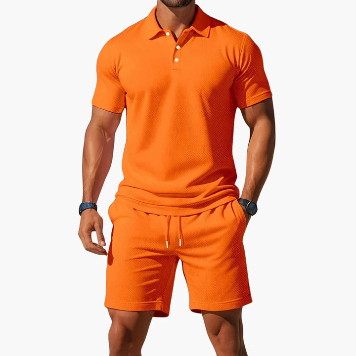 Casual heren poloset voor de zomer. Comfortabel en ademend zomerkleding in een tweedelig design.