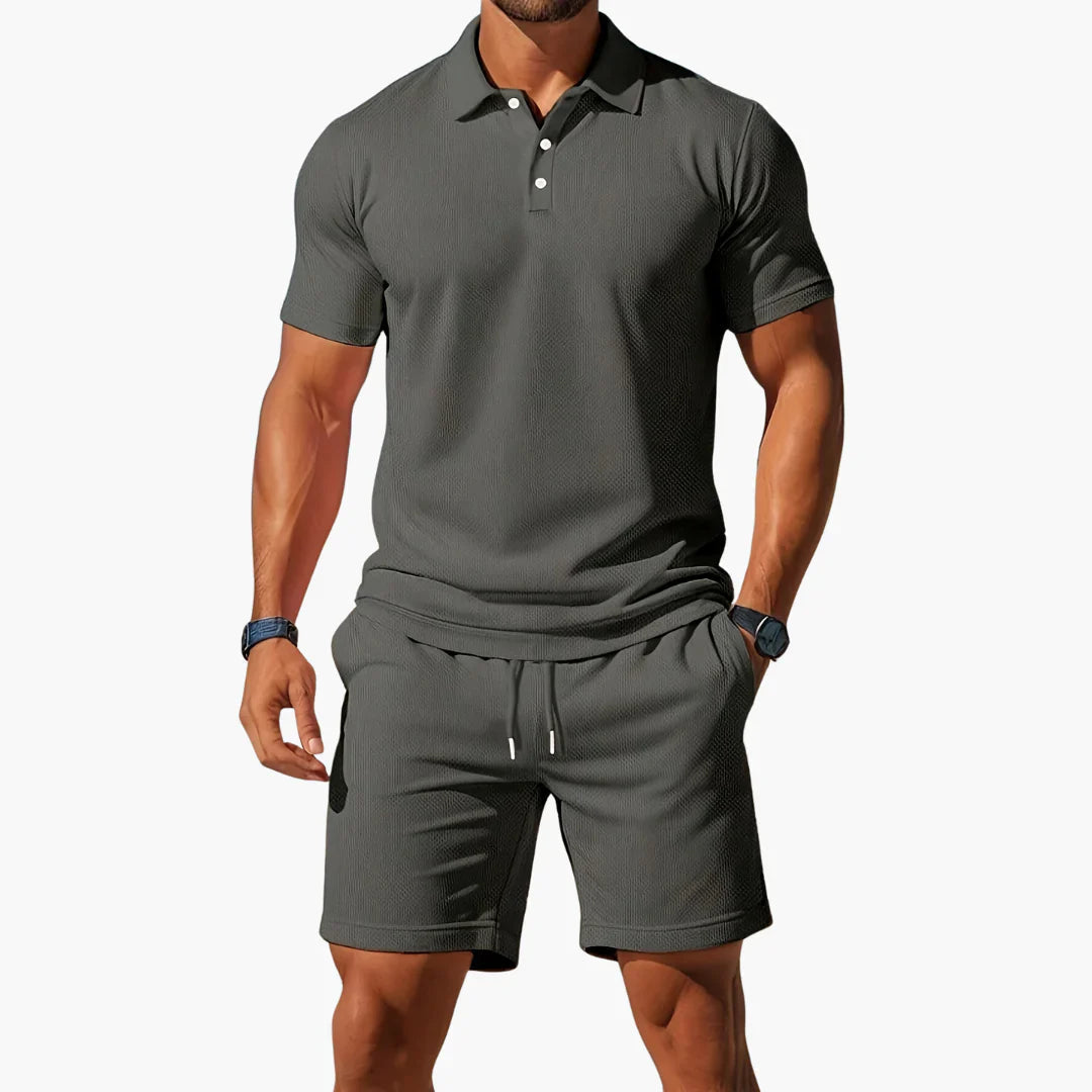 Stijlvolle heren poloset met polo en korte broek; een comfortabele en ademende herenmode must-have.