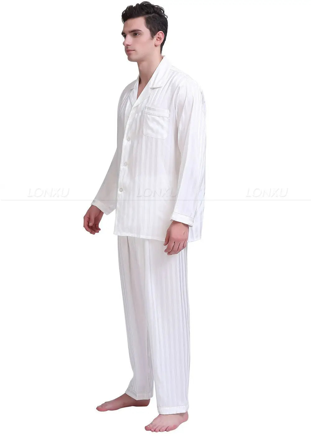 Heren satijnen pyjama set, luxe nachtkleding voor comfortabel slapen en stijlvol ontspannen als loungewear.