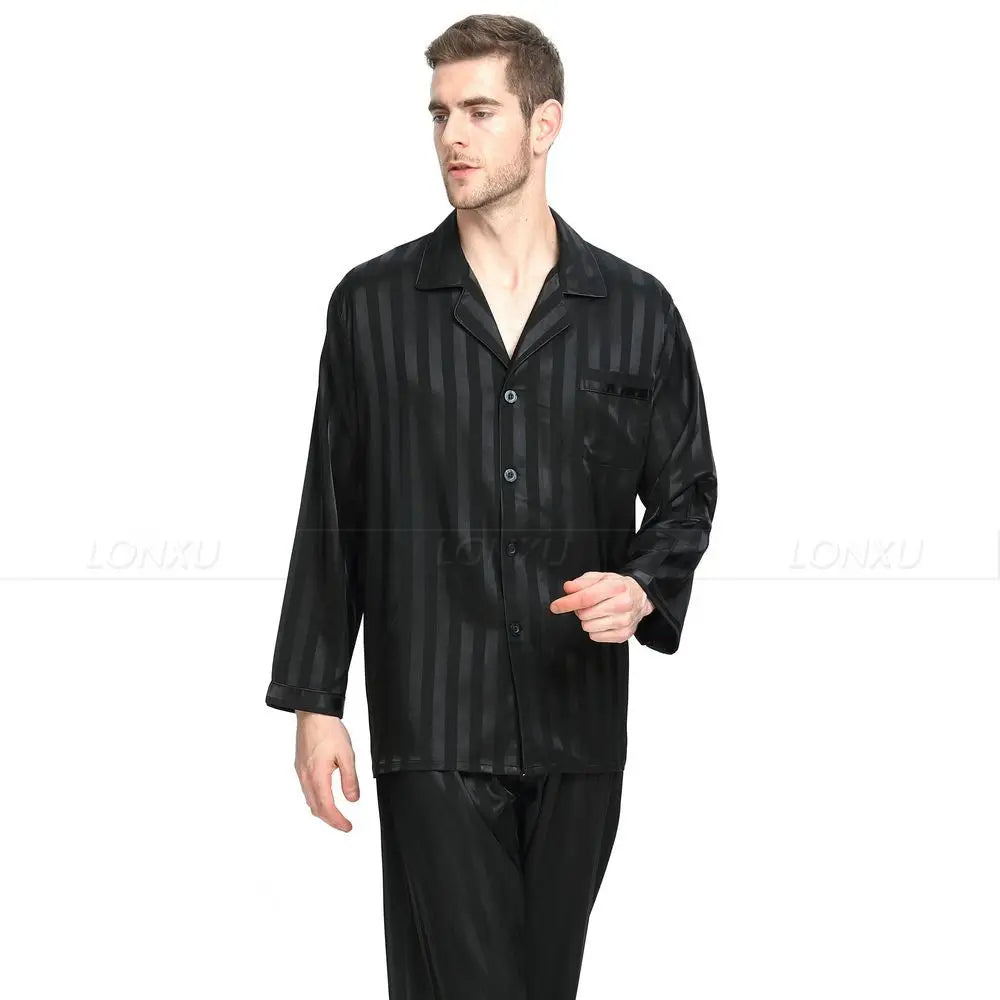 Zachte heren satijnen pyjama, een stijlvolle slaapset die ultieme luxe en comfort biedt voor elke man.