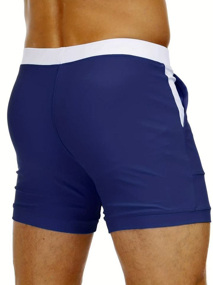 Comfortabele heren zwemshort met ademend design. Sneldrogende stof, perfect voor een stijlvolle zomerdag aan het water.