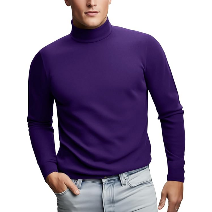 Man draagt comfortabele heren thermo coltrui 'Paul', genietend van warmte op een koude dag.