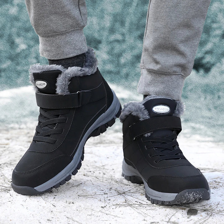 Detail van waterdichte heren winterlaarzen, antislip sneeuwlaarzen voor comfortabele outdoor winterwandelingen.