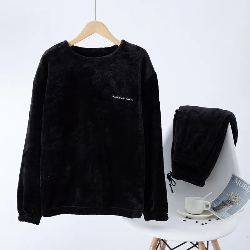 Heren winter pyjama set; zachte, warme nachtkleding voor optimale ontspanning.