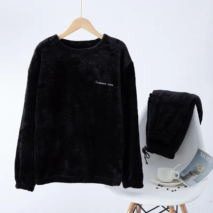 Heren winter pyjama set; zachte, warme nachtkleding voor optimale ontspanning.