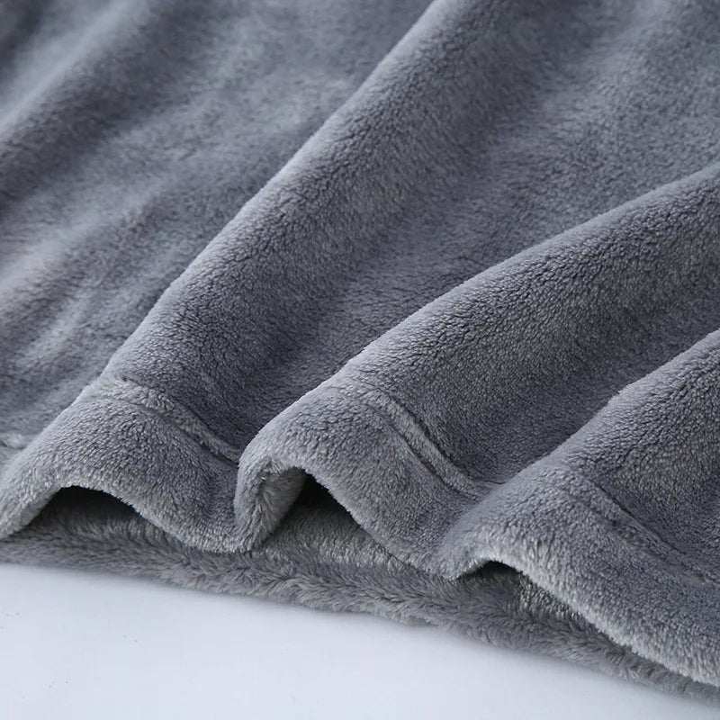 Zachte heren loungewear, stijlvolle en warme pyjama voor thuis.