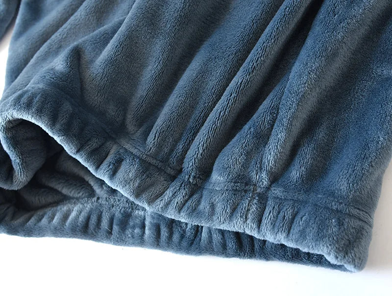 Pyjamaset heren, warm en knus voor de koude herfst- en winteravonden.