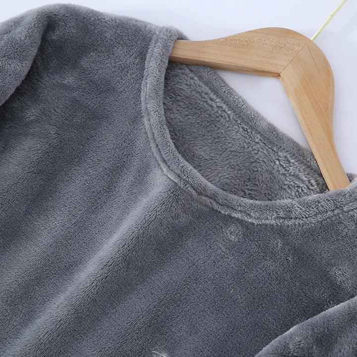 Loungewear heren: comfortabele pyjamaset voor ontspannen winteravonden thuis.