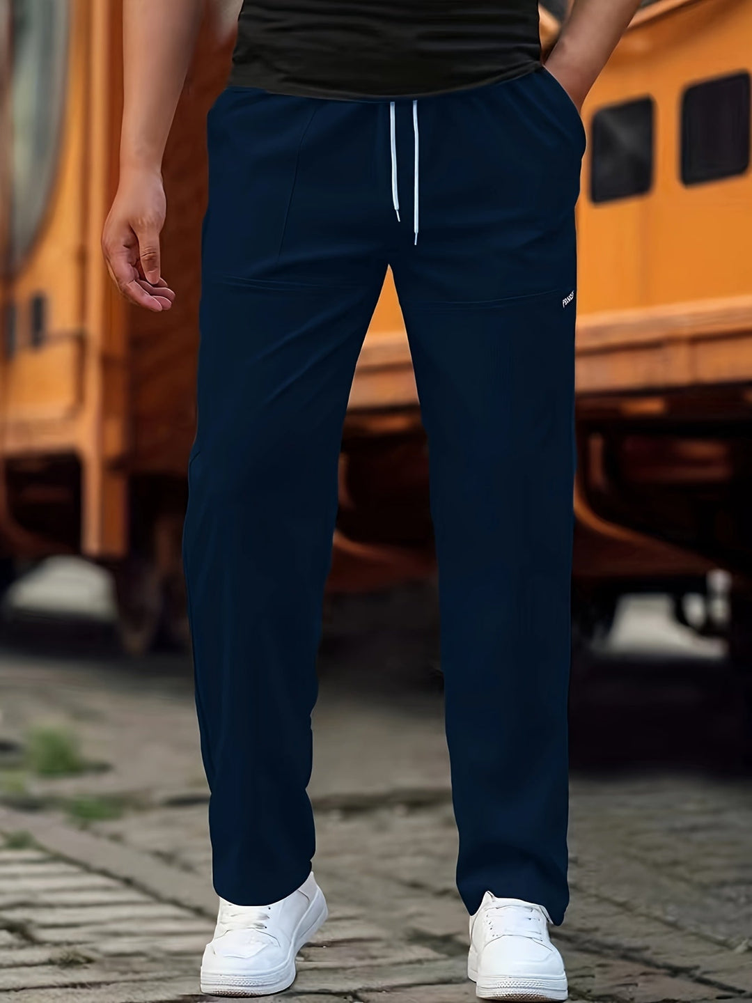 Heren casual broek met jogger design in donkerblauw, stijlvolle snit, comfortabele pasvorm, katoenmix, praktische zakken