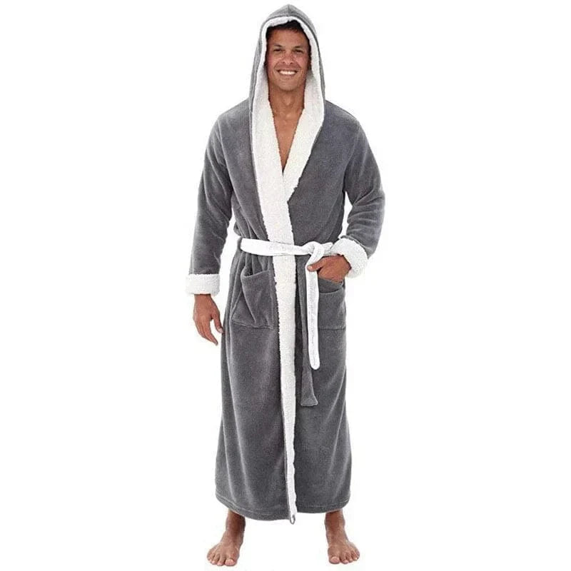 Herenbadjas in grijs van zacht materiaal, comfortabel en stijlvol, ideaal voor ontspannen momenten thuis.