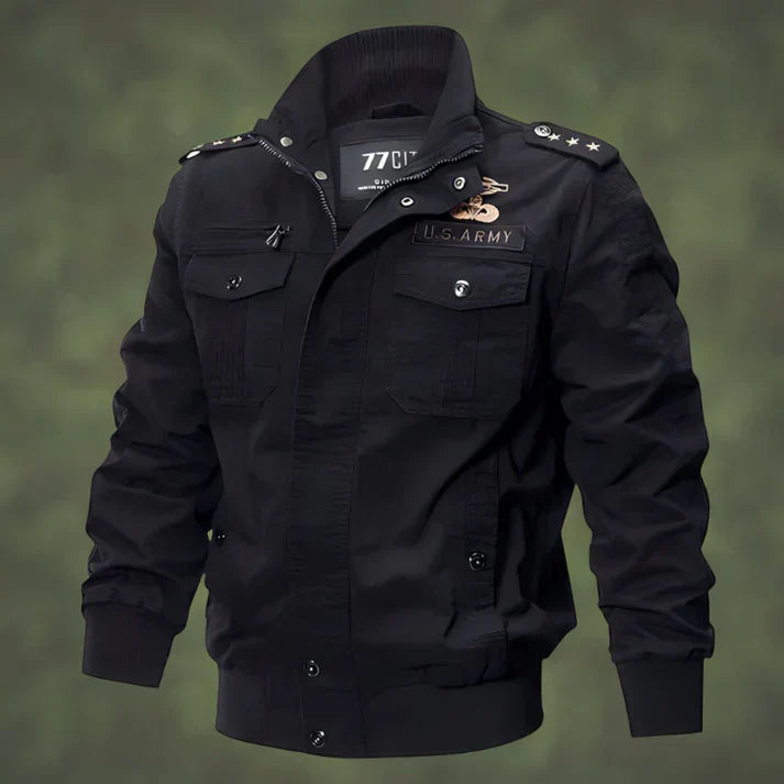 Heren bomberjack in tijdloos design, weerbestendig en multifunctioneel, ideaal voor buitenactiviteiten met handige zakken.