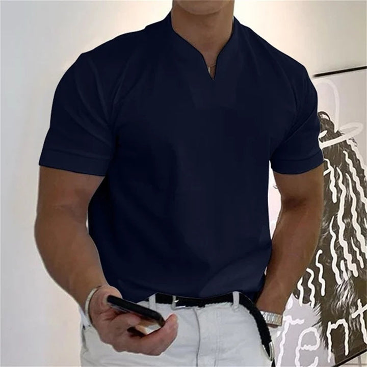 Heren zakelijk T-shirt met korte mouwen, casual en modieus, voorkant, elegante V-hals, ademend materiaal.