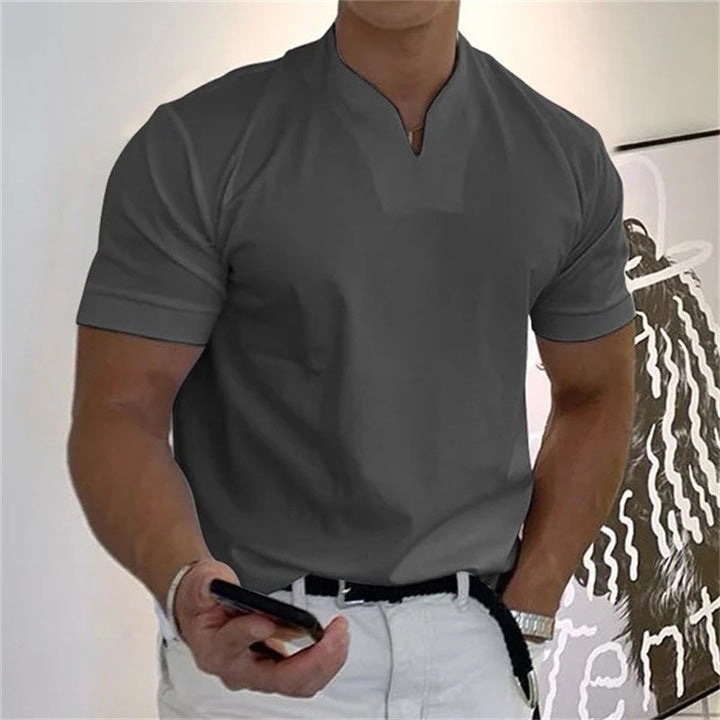 Heren zakelijk T-shirt met korte mouwen, casual en modieus, voorkant, elegante V-hals, ademend materiaal.