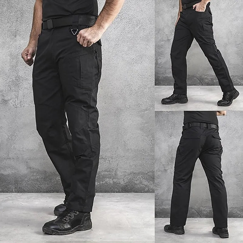 Stijlvolle Heidi-Mode cargo broek met tactische details en meerdere zakken.