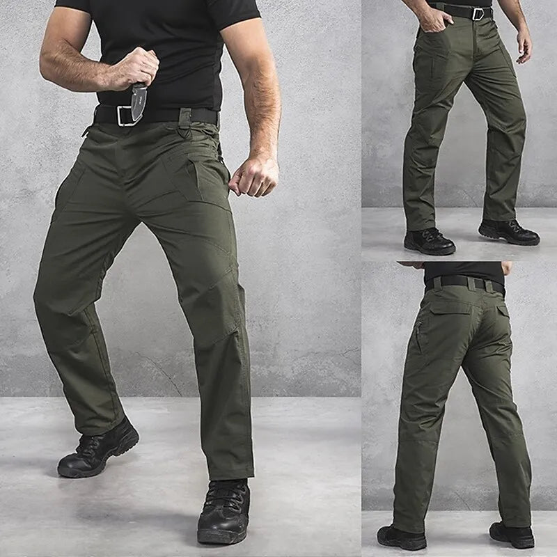 Zwarte cargo broek voor mannen, perfect voor een actieve levensstijl.