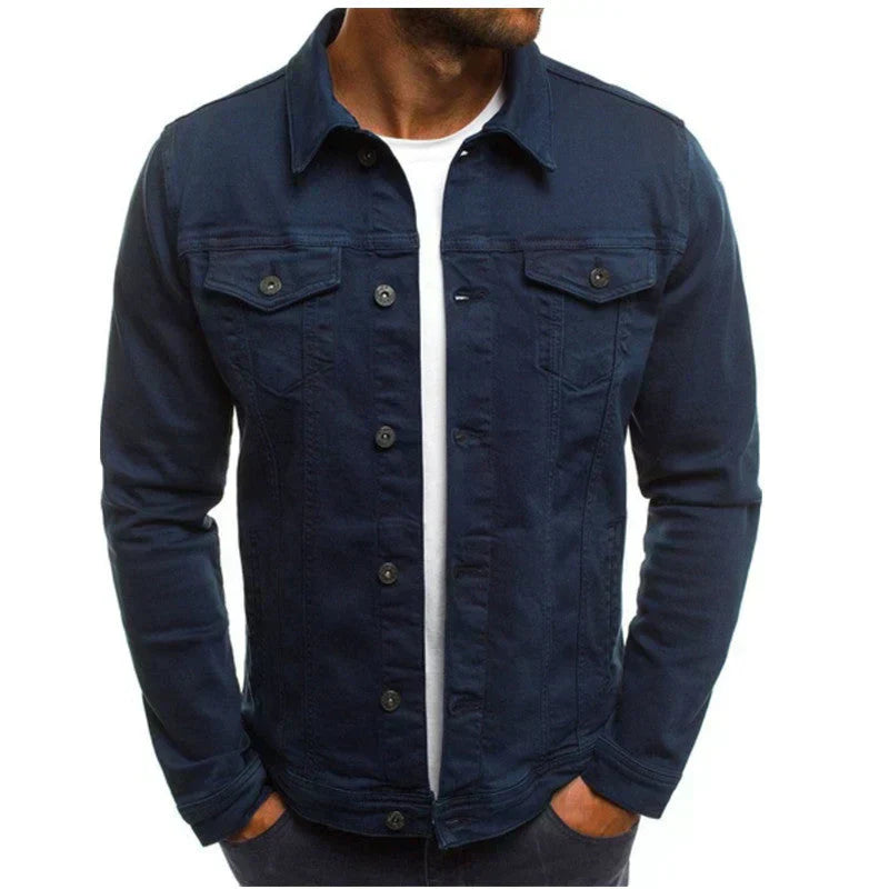Heren denim jack, robuust en veelzijdig, met zakken en een stijlvol silhouet, perfect voor elke gelegenheid.