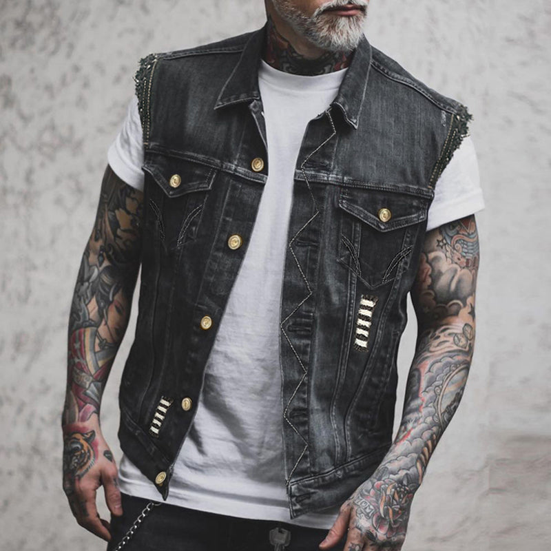 Heren denim vest in vintage look, gemaakt van robuust, blauw denim met zilverkleurige knopen, reverskraag en borstzakken.
