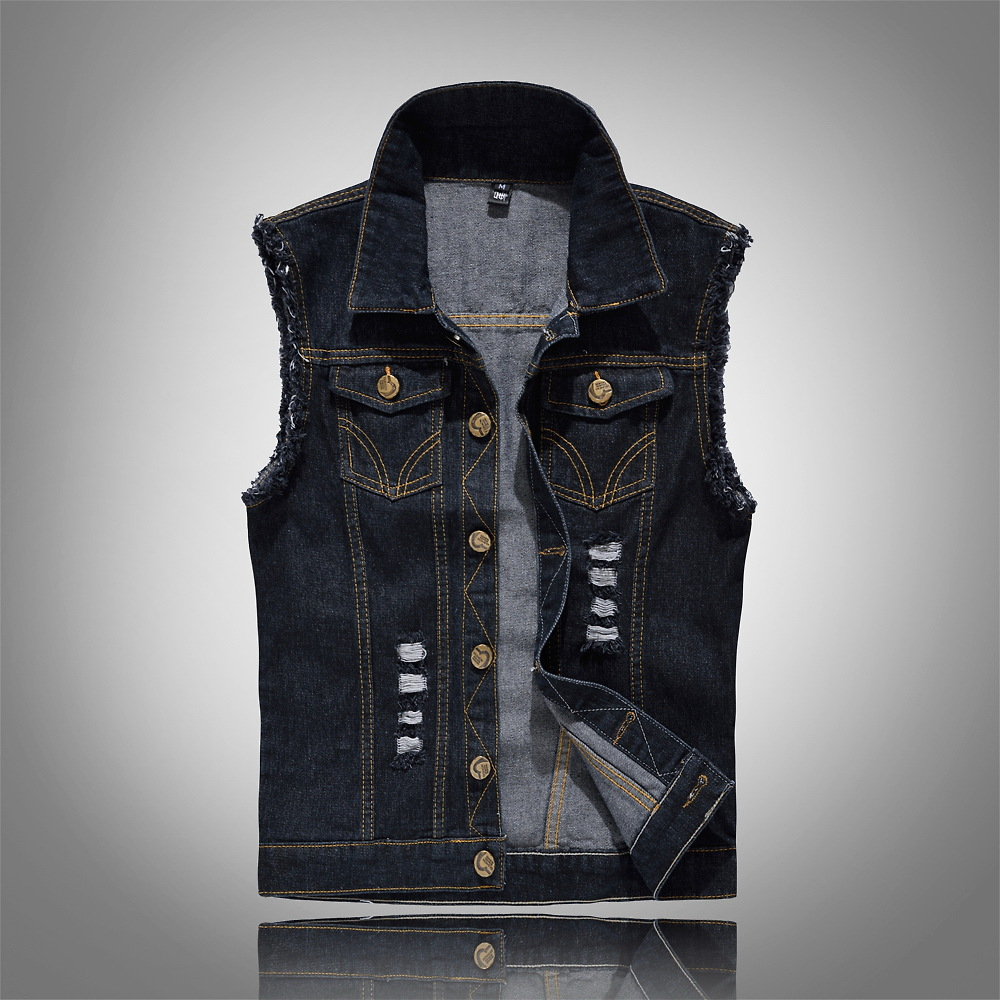Heren denim vest in vintage look, gemaakt van robuust, blauw denim met zilverkleurige knopen, reverskraag en borstzakken.