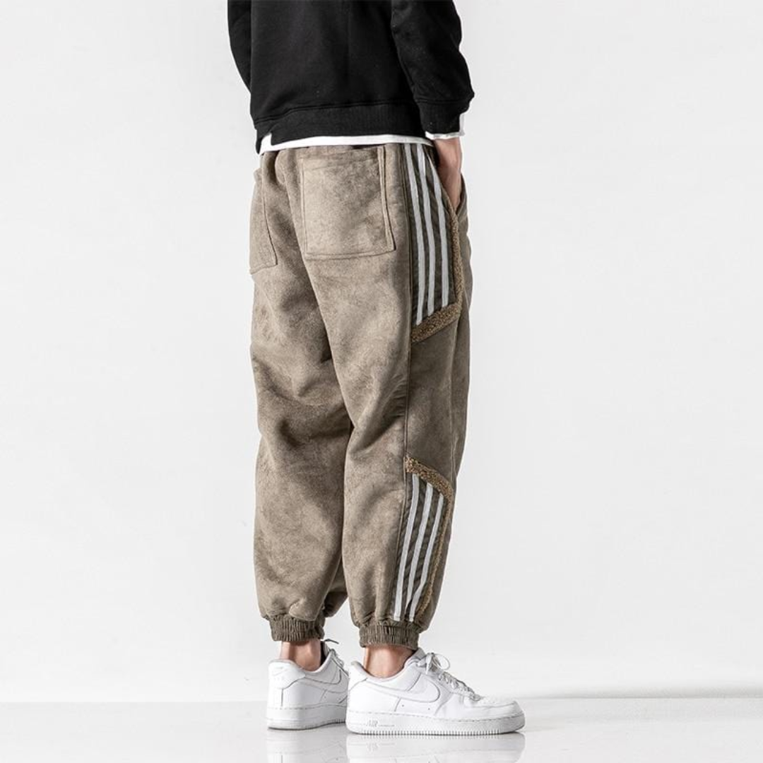 Heren jogger broek in grijs, casual en comfortabel, elastische tailleband, ideaal voor sport en vrije tijd in sportieve stijl.