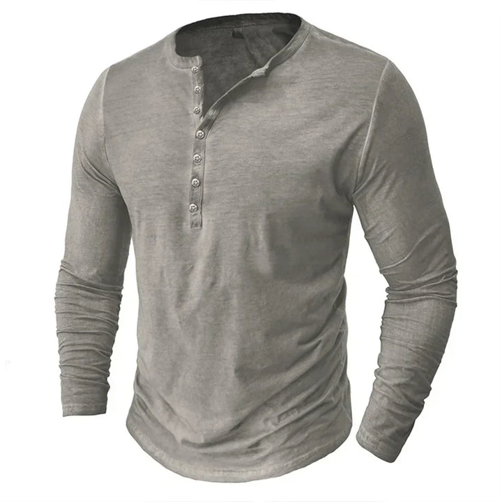 Heren Henley shirt met lange mouwen, gemaakt van katoen voor casual comfort.